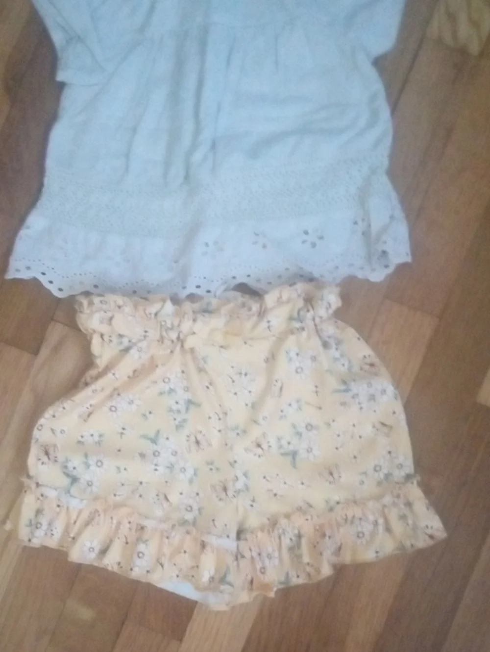 Girls 5 beige Eyelet Flutter Sleeve Top and Yellow Floral Shorts Set
